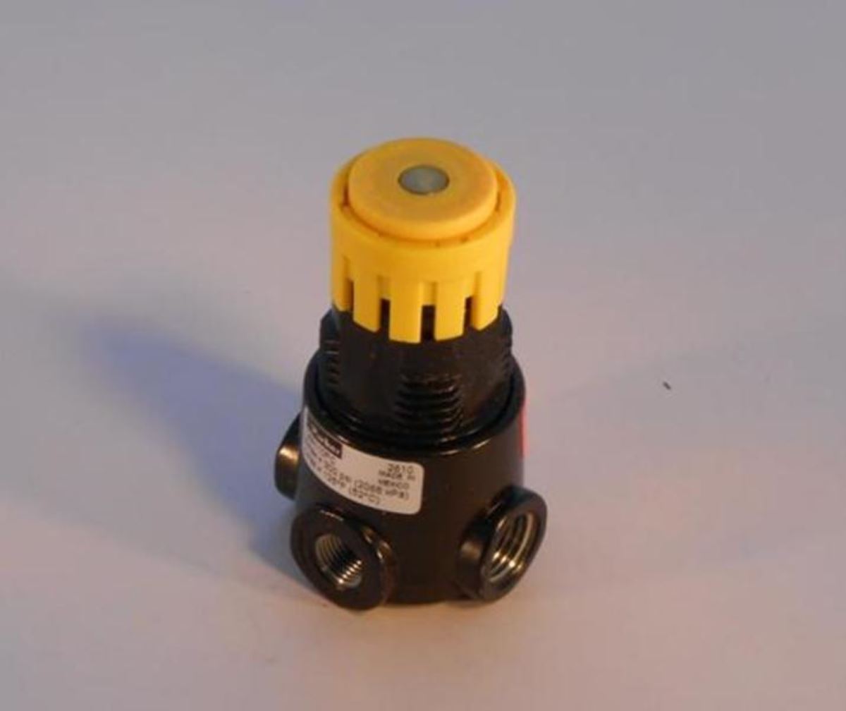 Regulator Air 0-30 PSI E49025 1/4 Air Regulator 0-30 PSI (Gauge For This Regulator E49174) | E49025