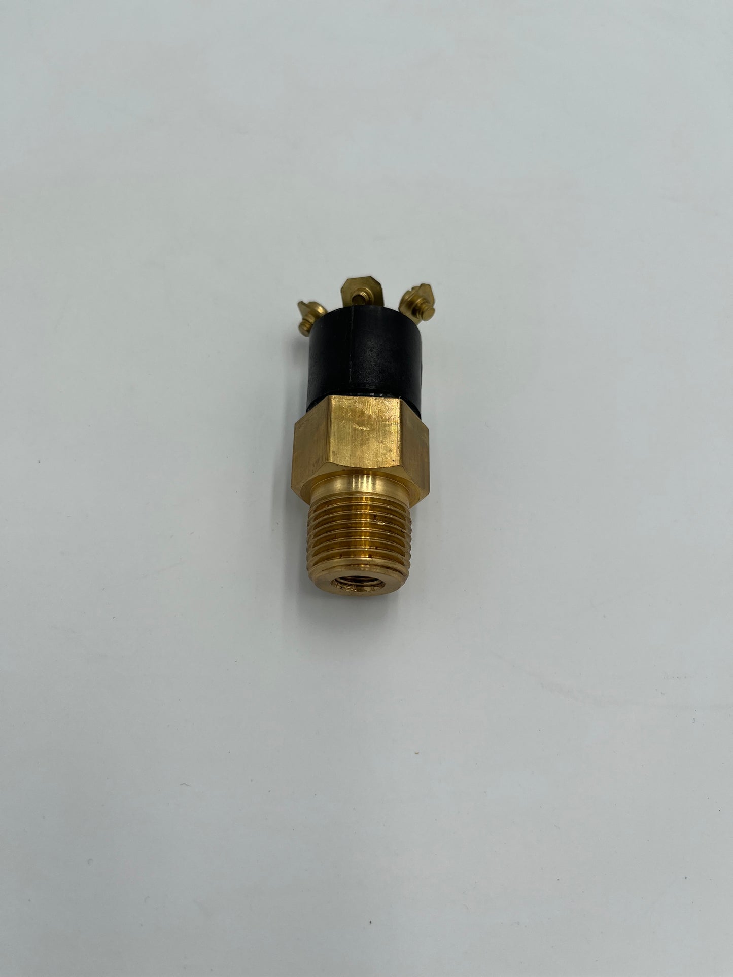 Clutch Pressure Switch 10 psi (Replaces E01401106)