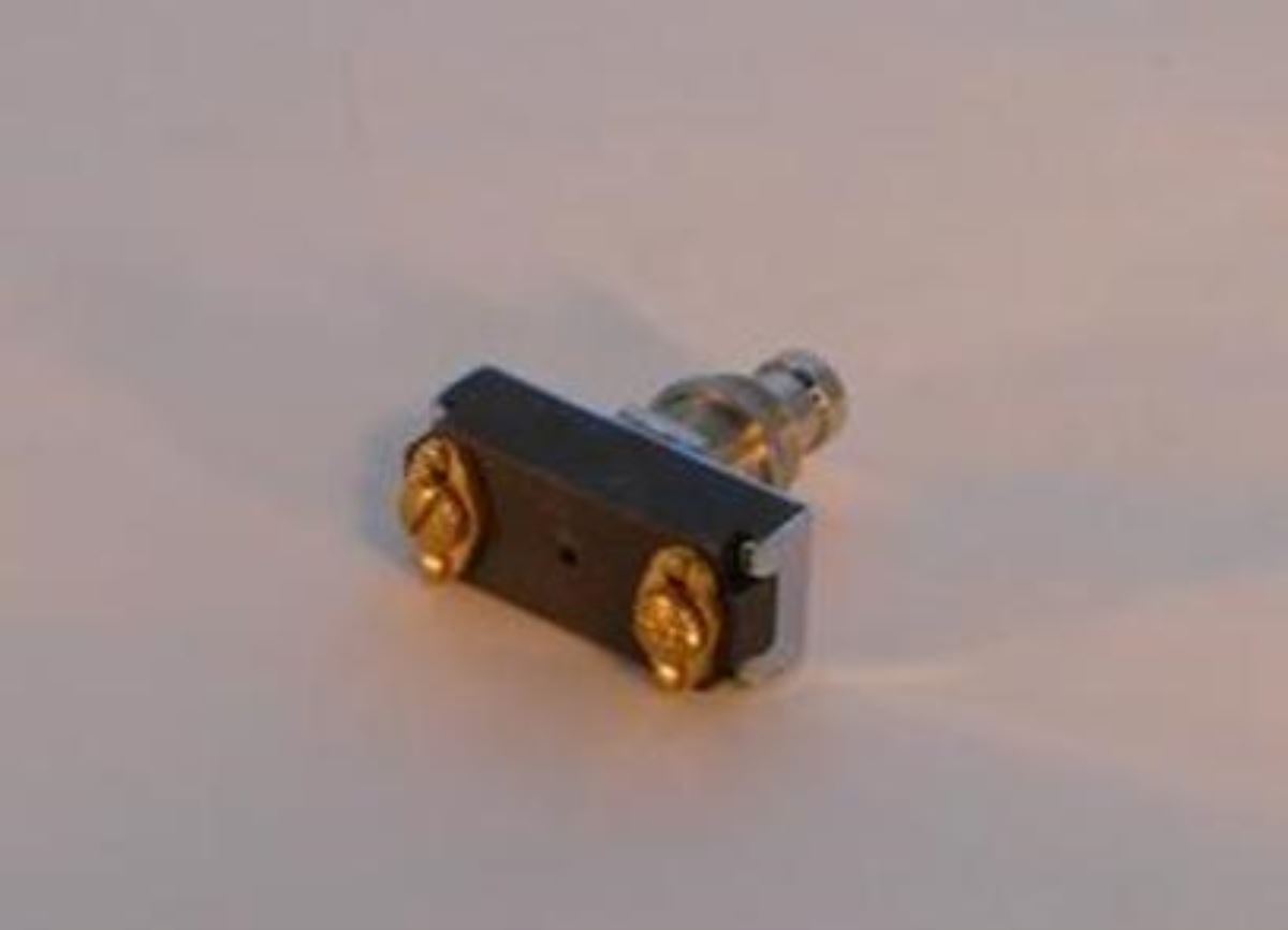 Braun  #E00000089 Hub M12 8 Port PNP LED Molded/Leads 5M